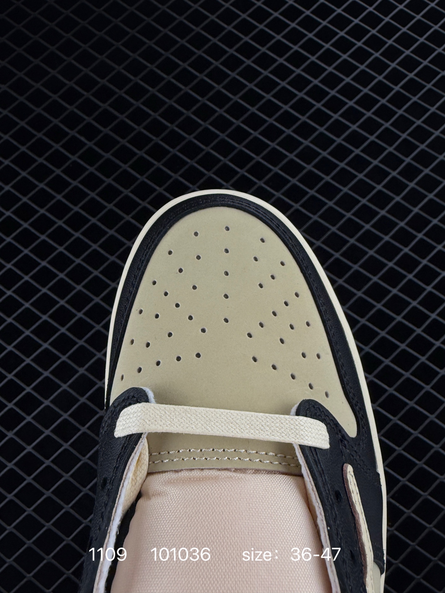 Travis Scott x Air Jordan 1 ” Reverse Mocha “